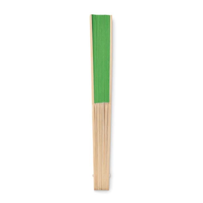 Abanico de bambú