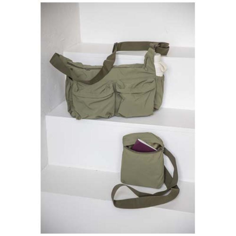 Bolso bandolera para portátil Calli de 33 cm de GRS, de nailon reciclado