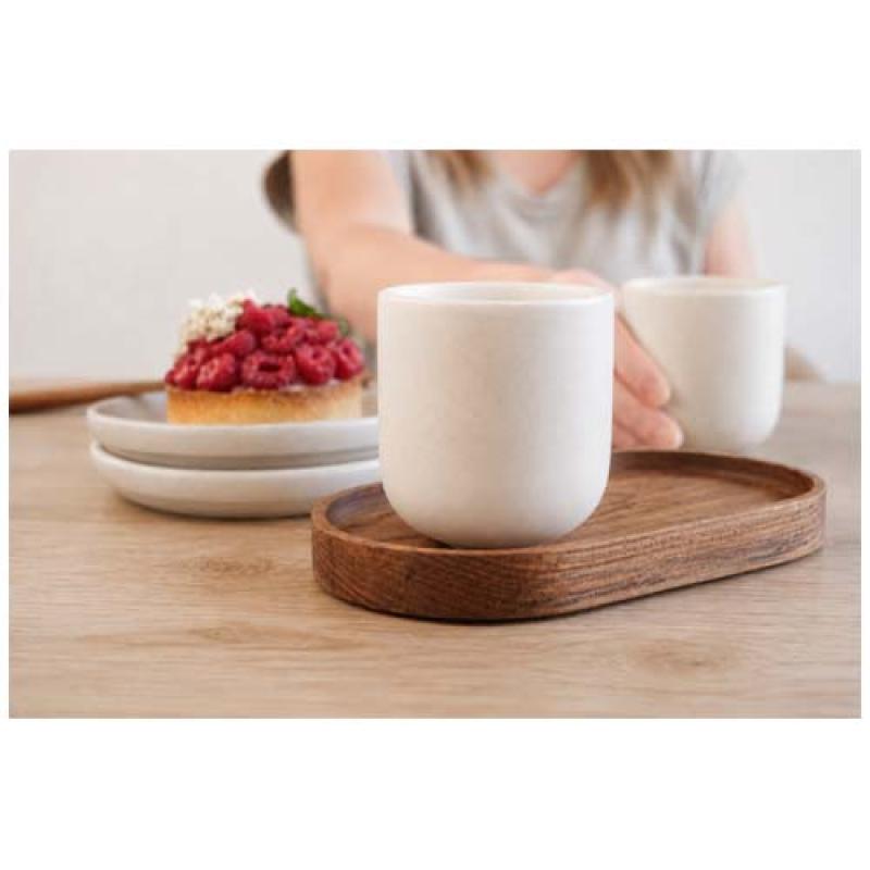 Juego de Originalhome compuesto por una bandeja ovalada de madera y una taza de cerámica de 150 ml