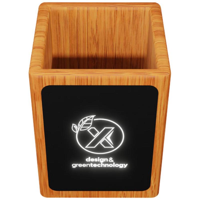 Soporte para lápices de madera con logotipo retroiluminado y doble salida USB "SCX.design O12"