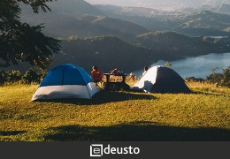 Regalos tecnológicos para clientes y empleados este verano: gadgets útiles para camping, escapadas y aventura